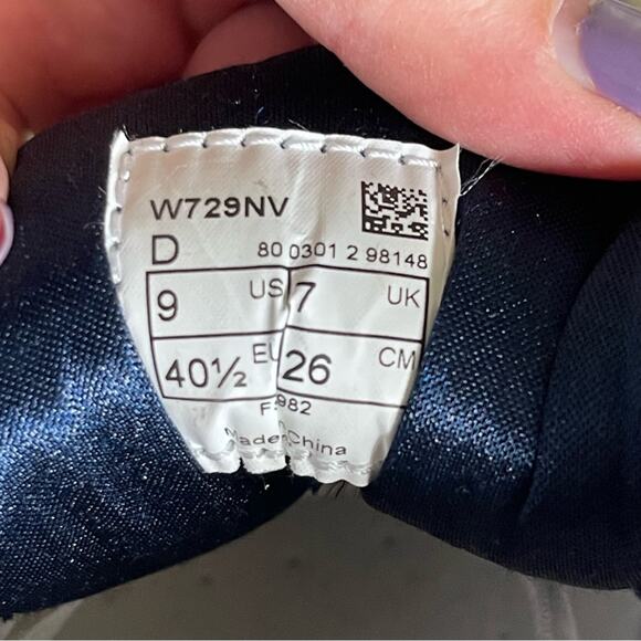 New Balance 729 Women’s White, Black, and Orange Athletic Shoes - Picture 5 of 6